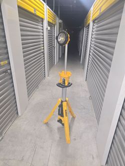 Telescoping 20V light