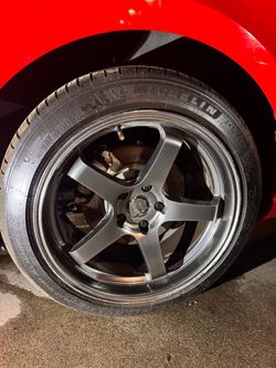 18” 5-Lug Wheels w/ Michelin Tires – Set of 4