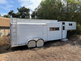 1988 30’ Fifth-Wheel Livestock Trailer with Living Quarters – Clear Arizona Title