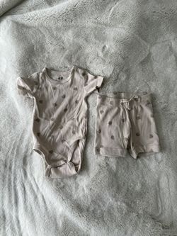 Like New - H&M Neutral Baby Set