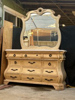 Vintage mid century dresser