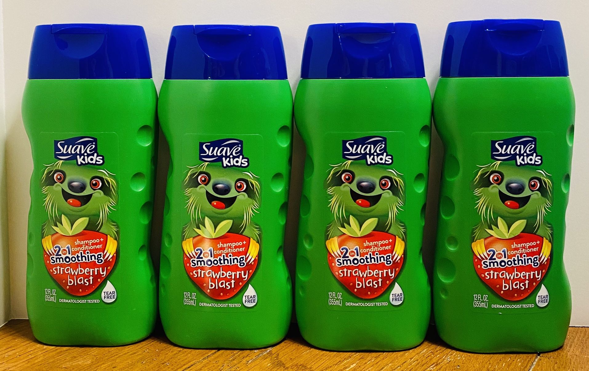 Suave Kids Tear Free 2-in1 Shampoo + Conditioner- Smoothing Strawberry Blast (Set of 4)