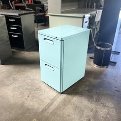 Pedestal / Filing Cabinet 