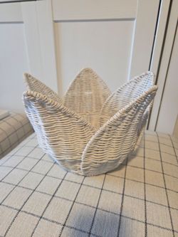 Ivory Tulip basket