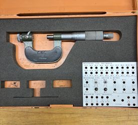 Mitutoyo Micrometer 126-137, 0-1” thread pitch screw .001 w/2 sets Anvil machinist tool haas cnc