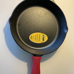 NWT LODGE Cast Iron 12 “ Pan With Silicone Handle   