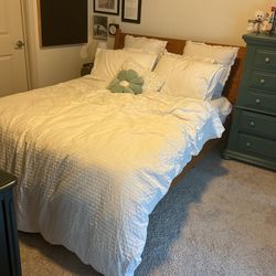 AllModern Solid Wood Grady Bedframe Queen