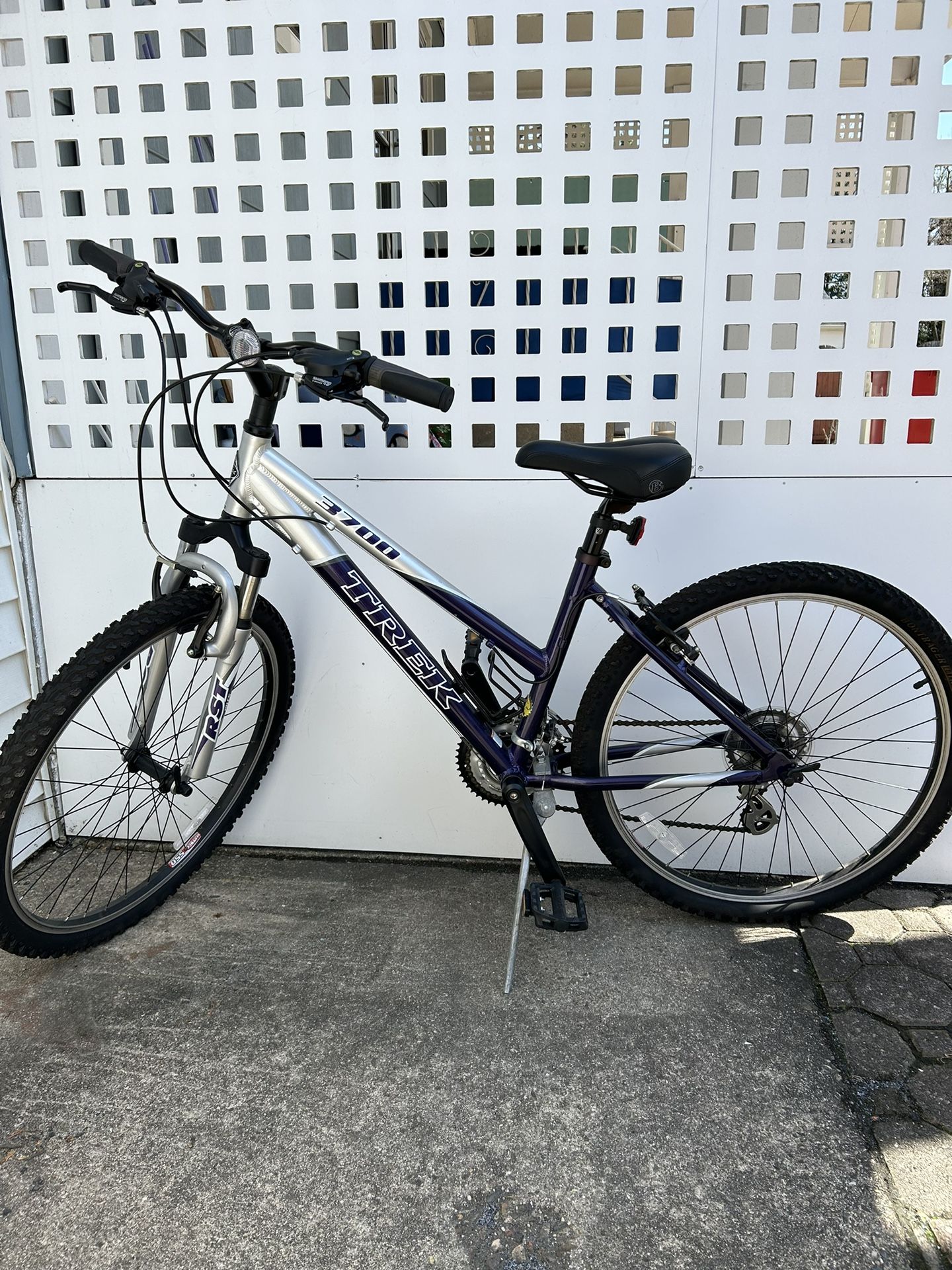 Trek 3700 Mountain Bike 16” L