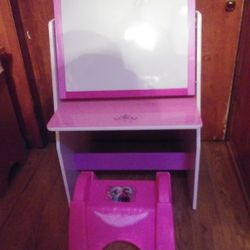 Delta Children's Princess Easel Play Station