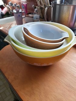 6 Various Size Pyrex Bowls