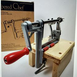 The Pampered Chef Apple Peeler Core Slicer Wooden Stand Hand Crank
