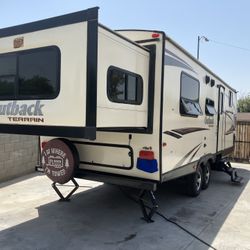 2015 29 FT Outback By Keystone Double Slide Out Good Condition