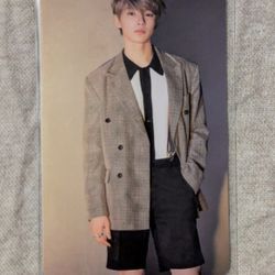 Stray Kids Yellow Non-Sport Trading Card Single