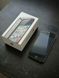 Apple iPhone 4s 8 GB with Original Box — EXCELLENT CONDITION • NEEDS BATTERY