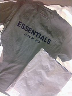 Essential Shirt Size M