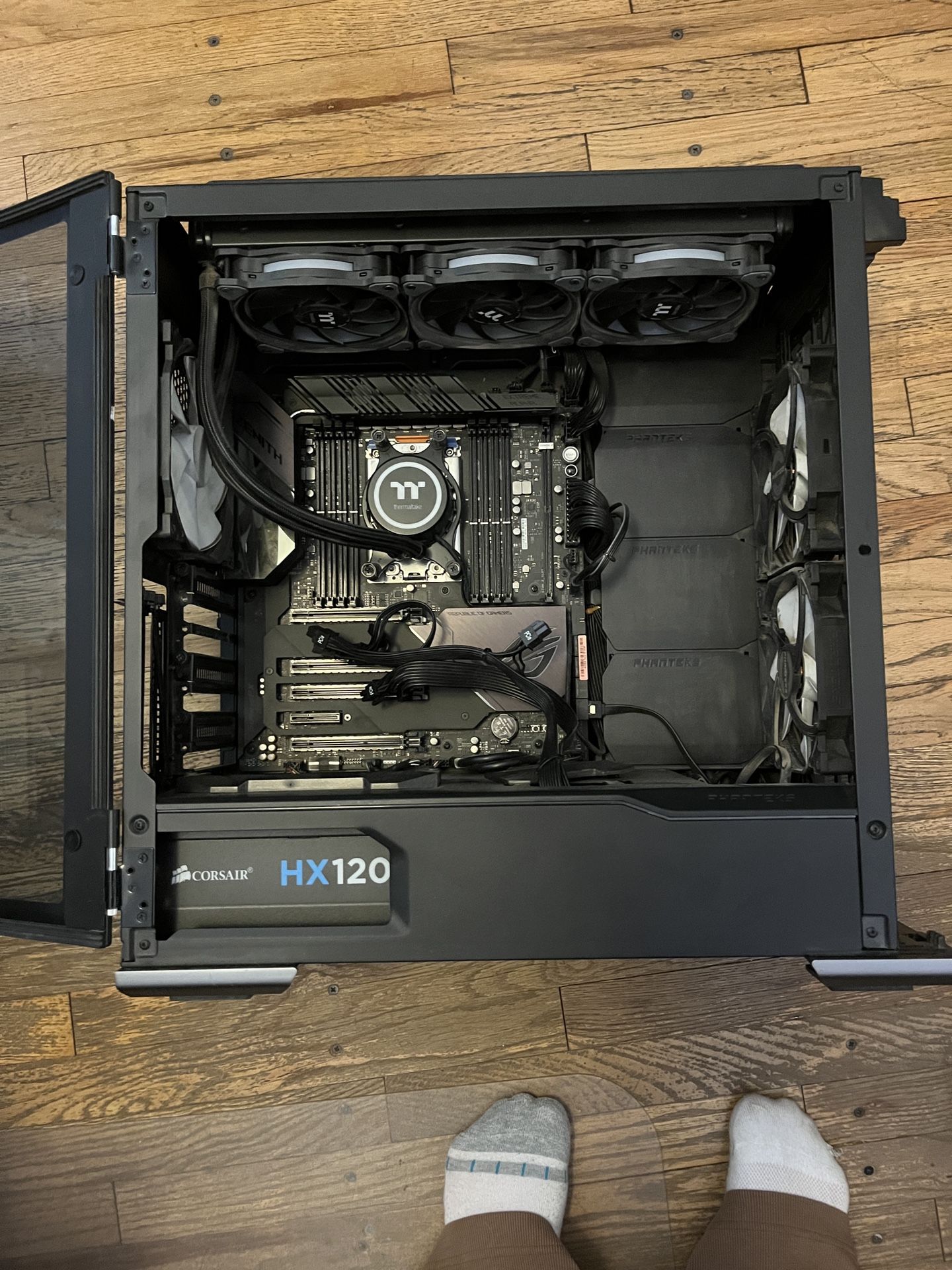 💻 AMD Threadripper 2990WX + Corsair HX1200i + Thermaltake AIO + Phanteks Case – (Motherboard for Parts)
