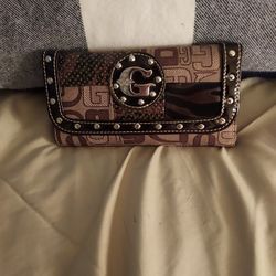 NEW GUESS CLUTCH PURSE $10.00