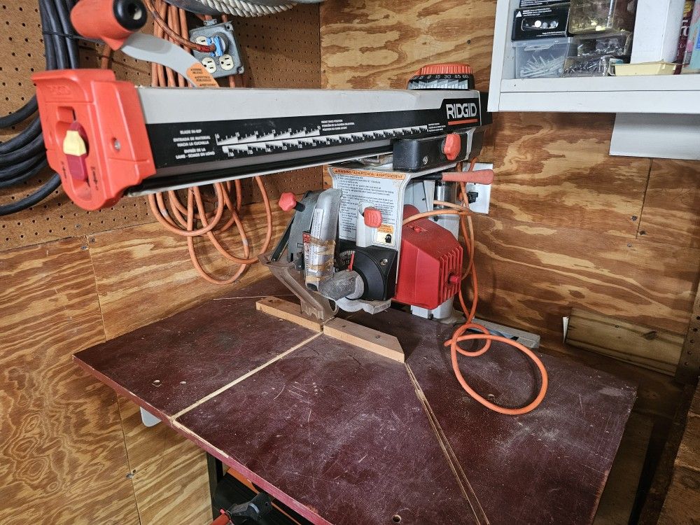 Ridgid Radial Arm Saw / RS1000