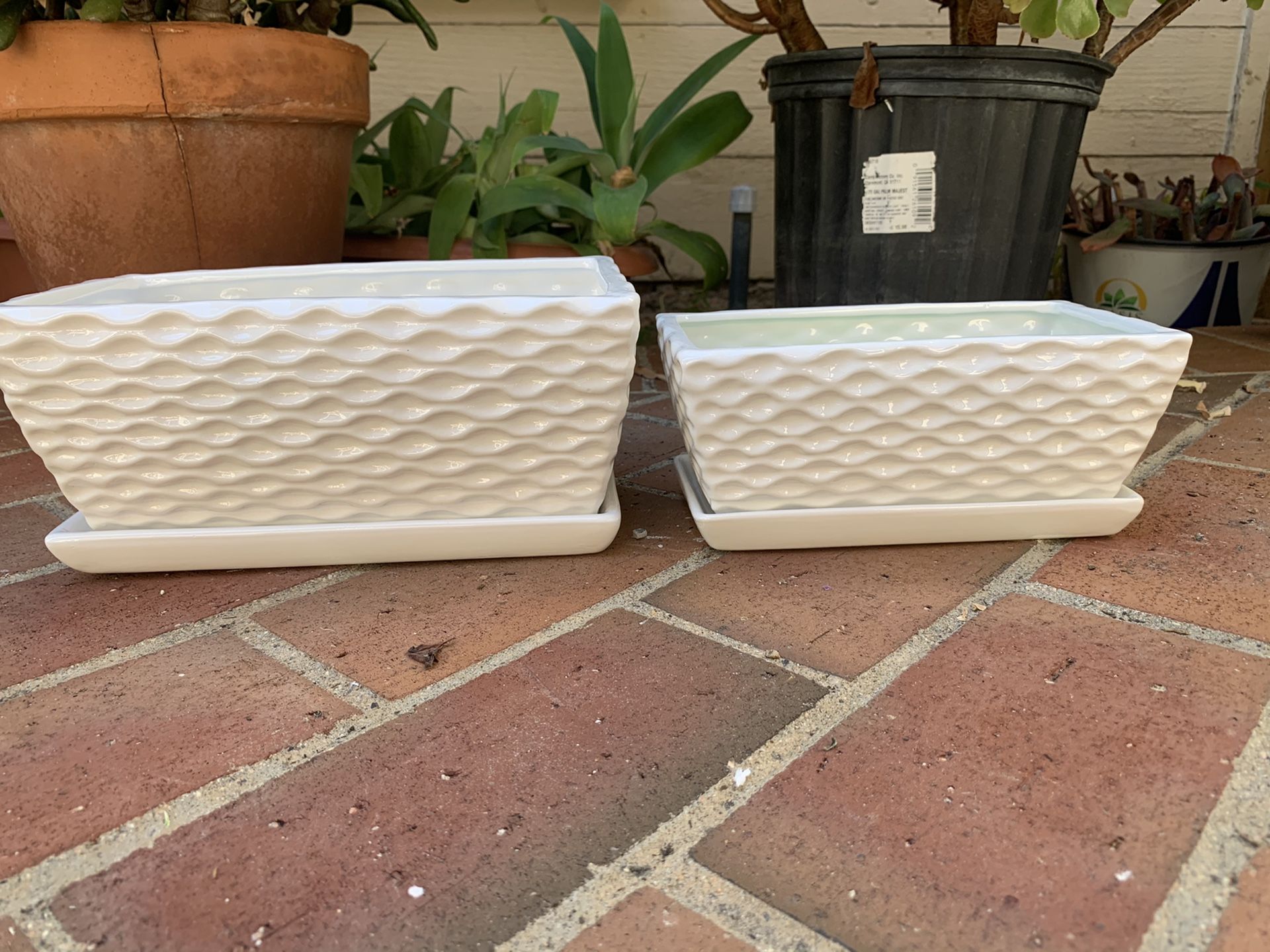 Set of two ceramic pots