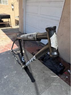 Street co Frame