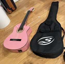 Acoustic Guitar  Like New.!!  Yours For Only $85 With Case. Great Deal!!🔥🔥 