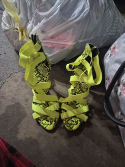 Jessica Simpson neon green heels size 7 1/2