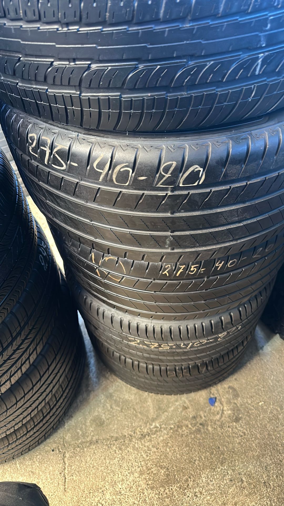 Pair Of Bridgestone 275/40R20 Runflat Tires 