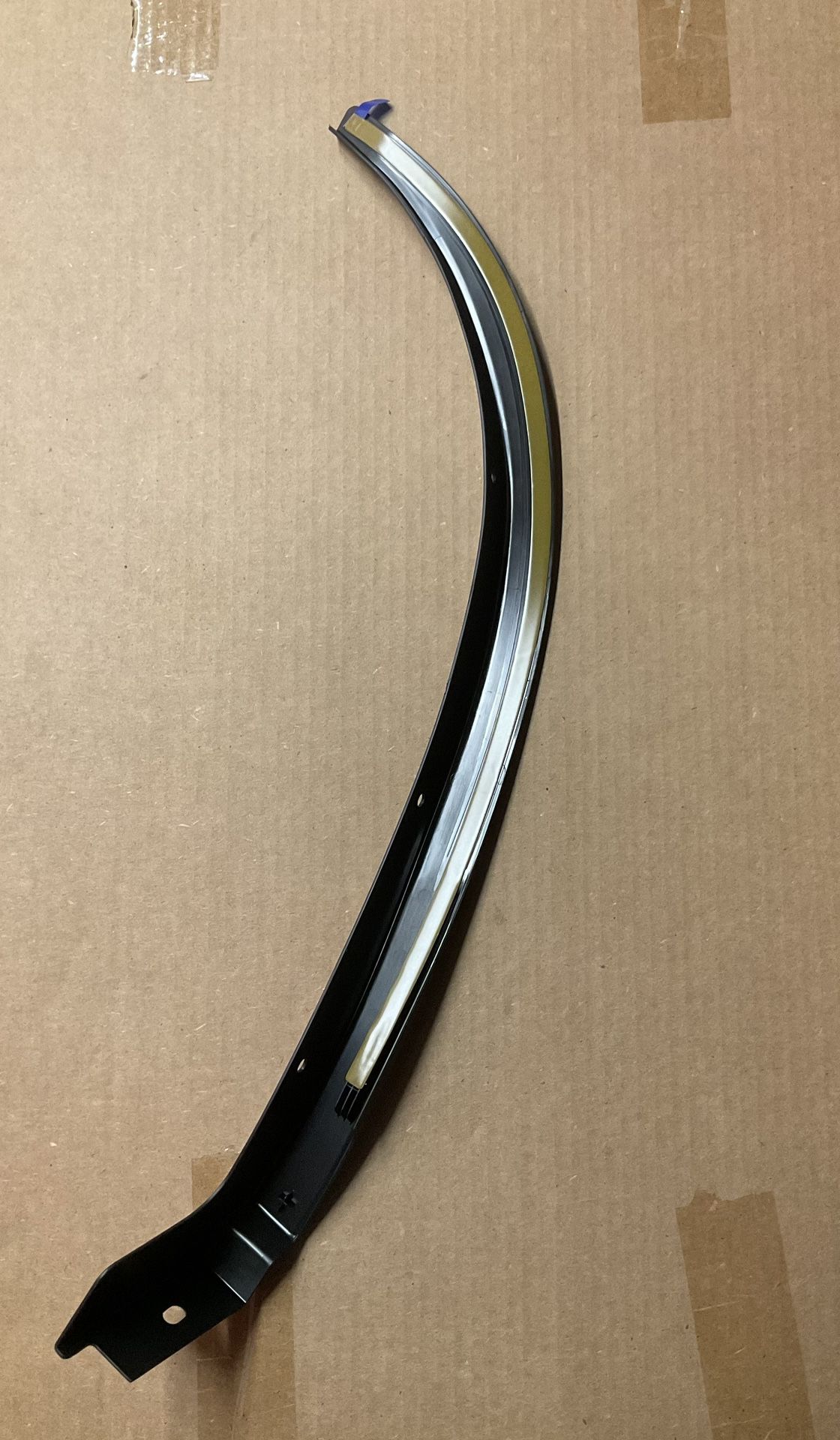 Genuine Toyota LH Seal 61668-0E080 Toyota Highlander 20-24 left QTR