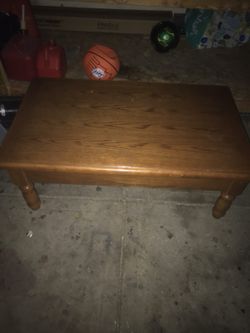 Coffee/center table.