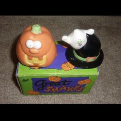 Ross Berrie HALLOWEEN “Pumpkin and Ghost” Salt and pepper shakers