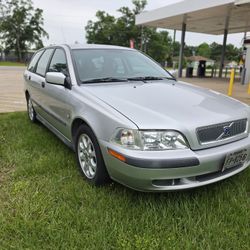 Low Low Low Miles 2002 Volvo V40