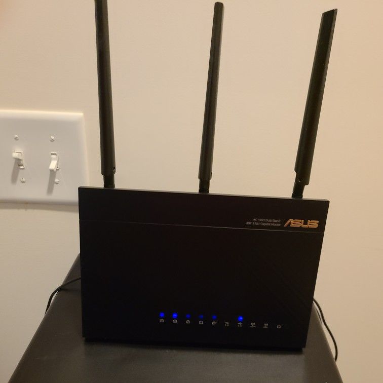 Great Condition Asus AC1900 Dual Band WiFi Router