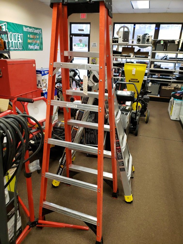 Werner 6ft Fiberglass Ladder 300lb Capacity NXTIA06