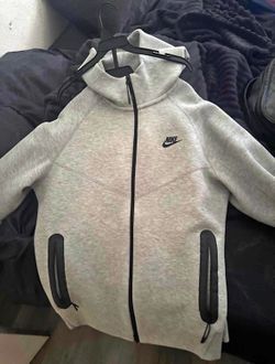 Nike Tech Authentic