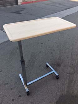 Food tray with wheels