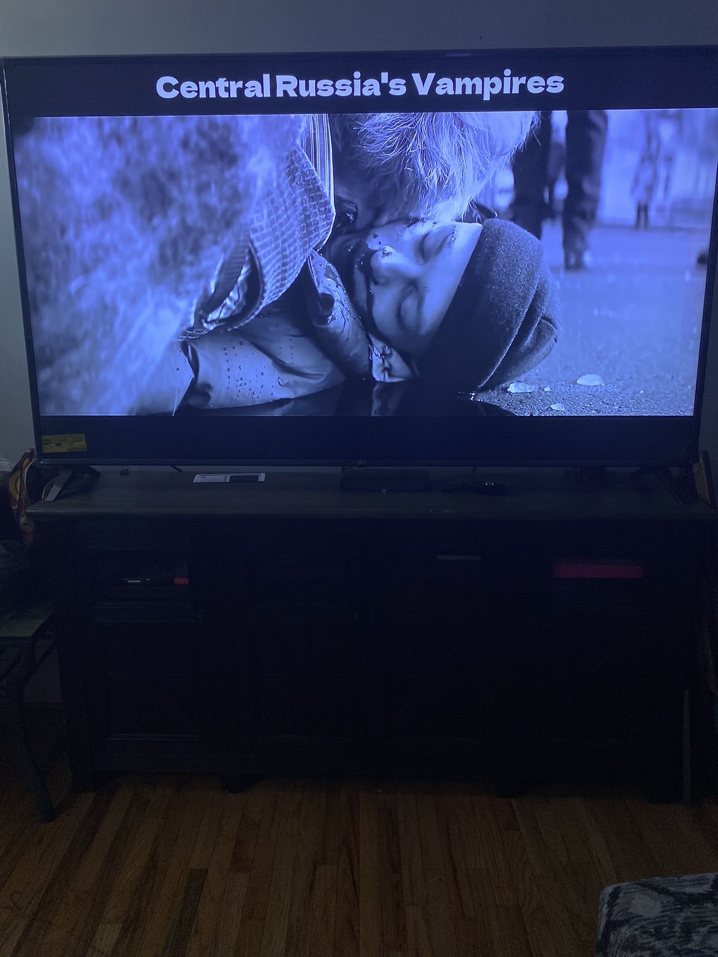LG Smart TV/ TV Stand