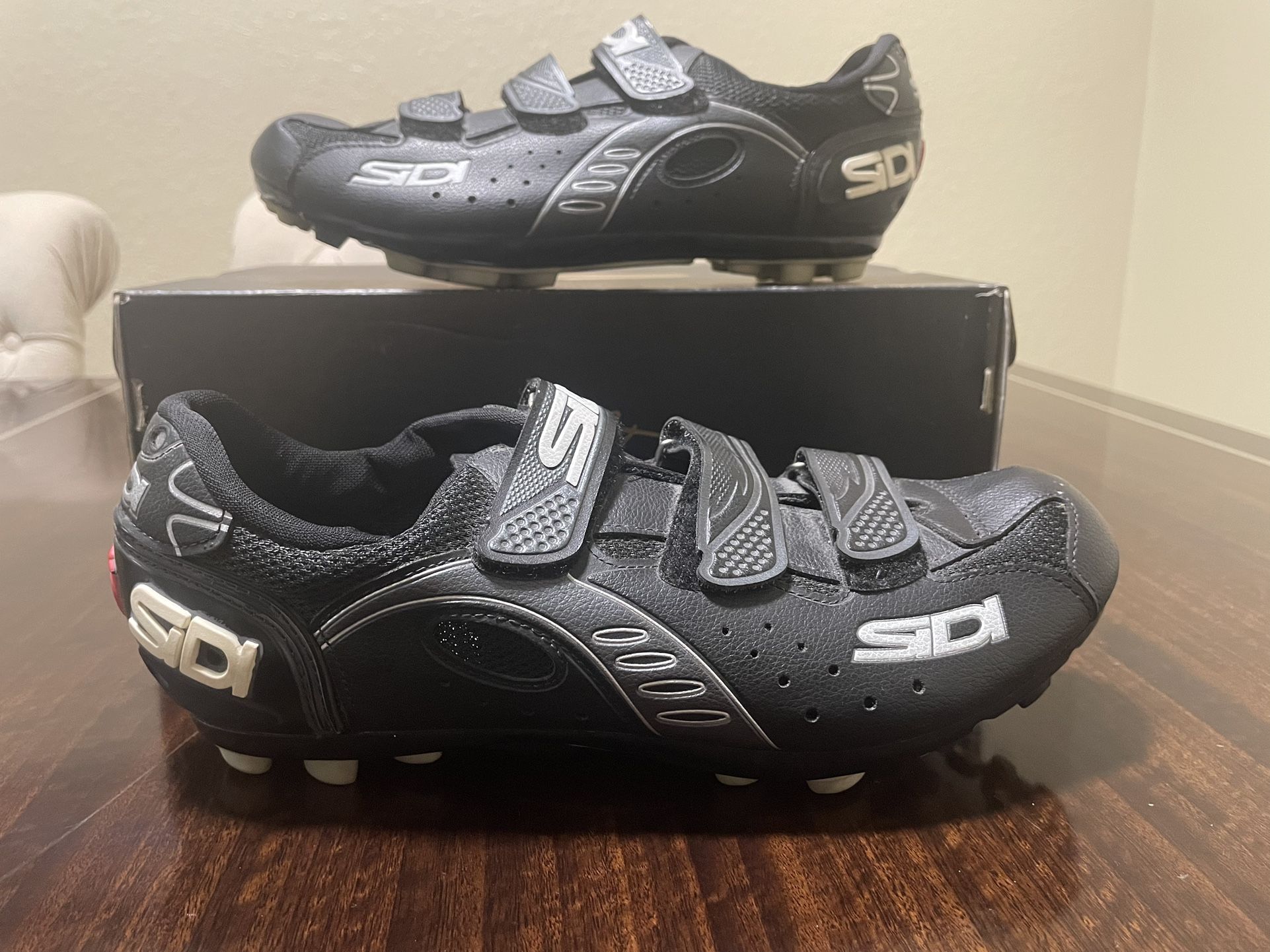 cleat cycling shoes size 45