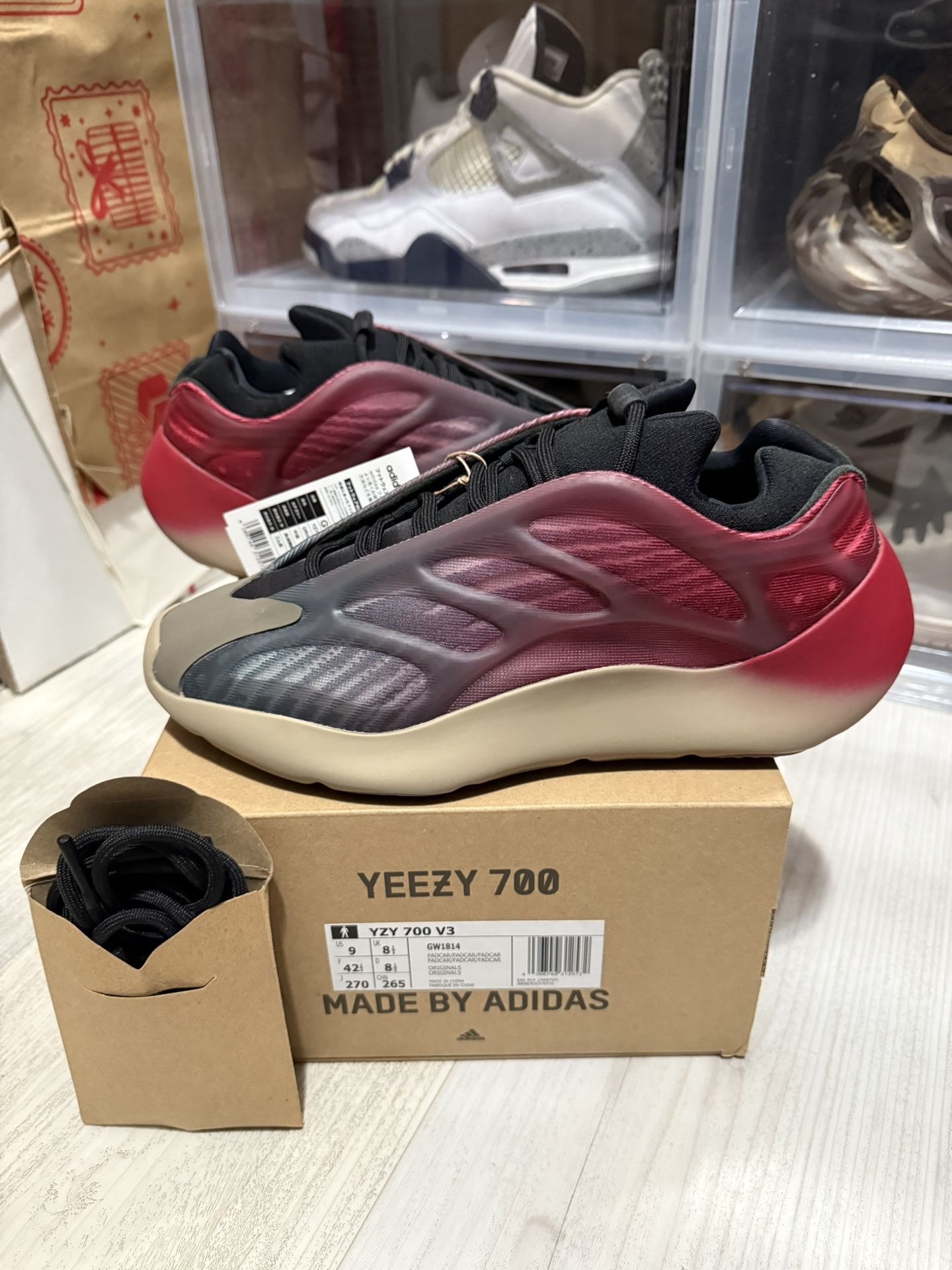 Adidas Yeezy 700 V3 Fade Carbon