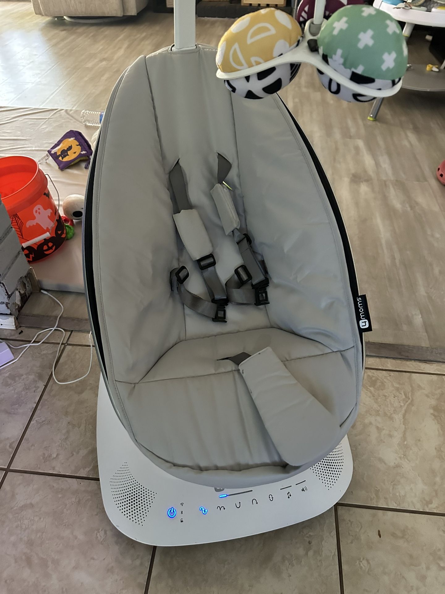 4moms MamaRoo Multi-Motion Baby Swing, Bluetooth Enabled with 5 Unique Motions, Grey