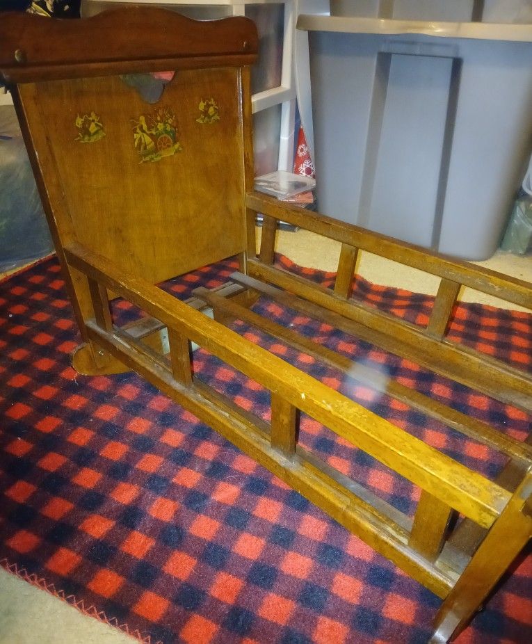 Old Musical Baby Rocker/bassinet