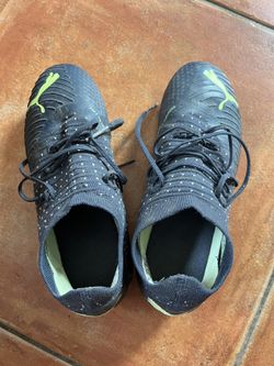 Puma Youth Soccer Cleats shoes Size 3