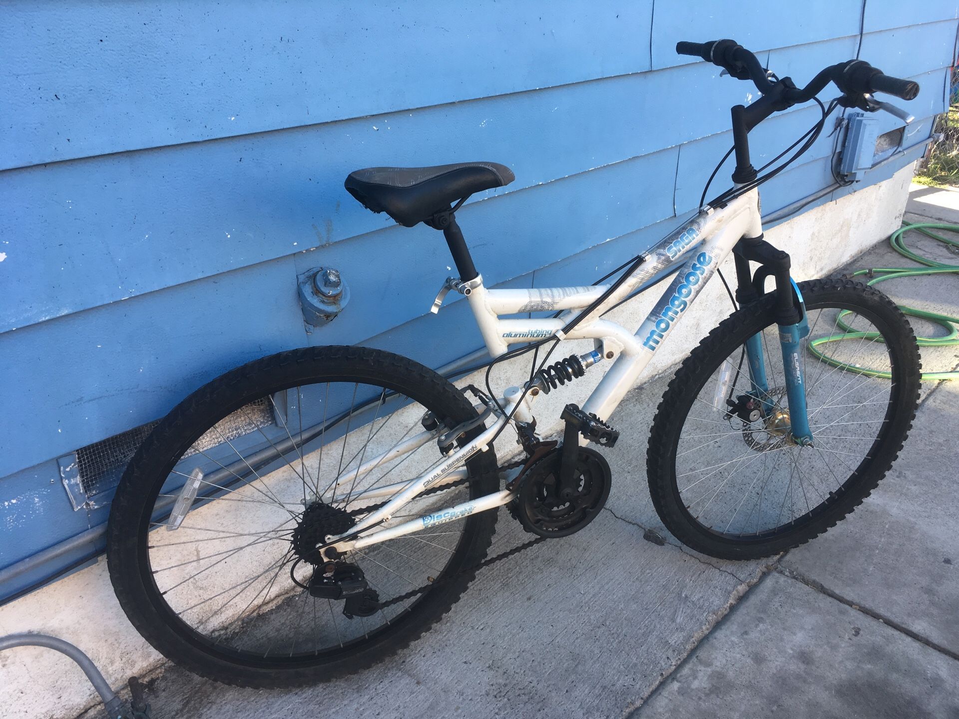 26”inch “mtb” bike mongoose saga disc brake 2 dual suspension good transports good work speed brakes tires rims aluminion used bike no delivers