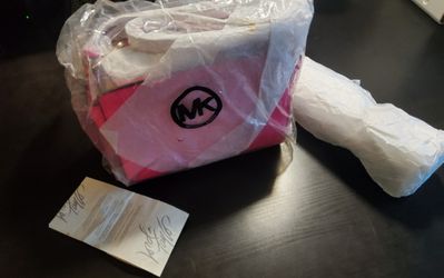 Michael Kors Selma Mini Messenger Bag