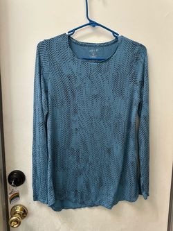 Women’s long sleeve size XS