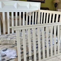 mini crib