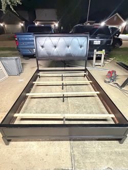 Bed frame queen size