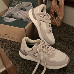 Kuru/Apogee women’s size 8.5/brand new in box