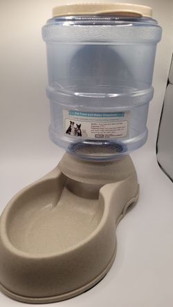 Gravity Pet Food Dispenser
