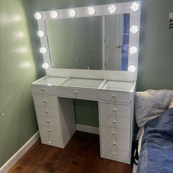 Makeup Vainty With Glass Top 