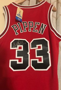Authentic signed Scottie pippen jersey( have pics for proof) seen him at Northbrook Court Mall and told him to sign it.